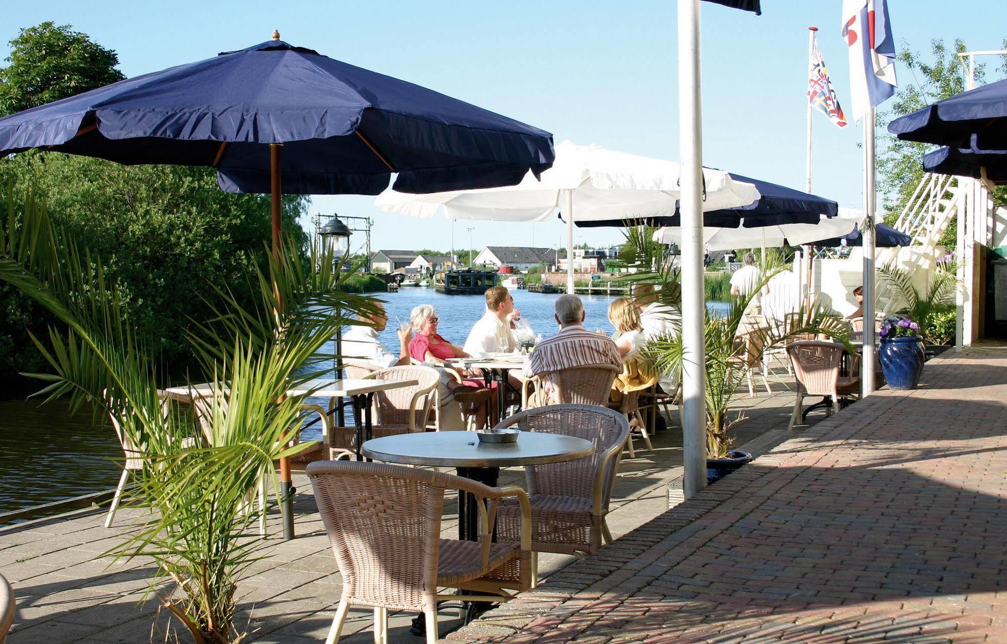 Hotel Restaurant Goerres Akkrum Екстериор снимка