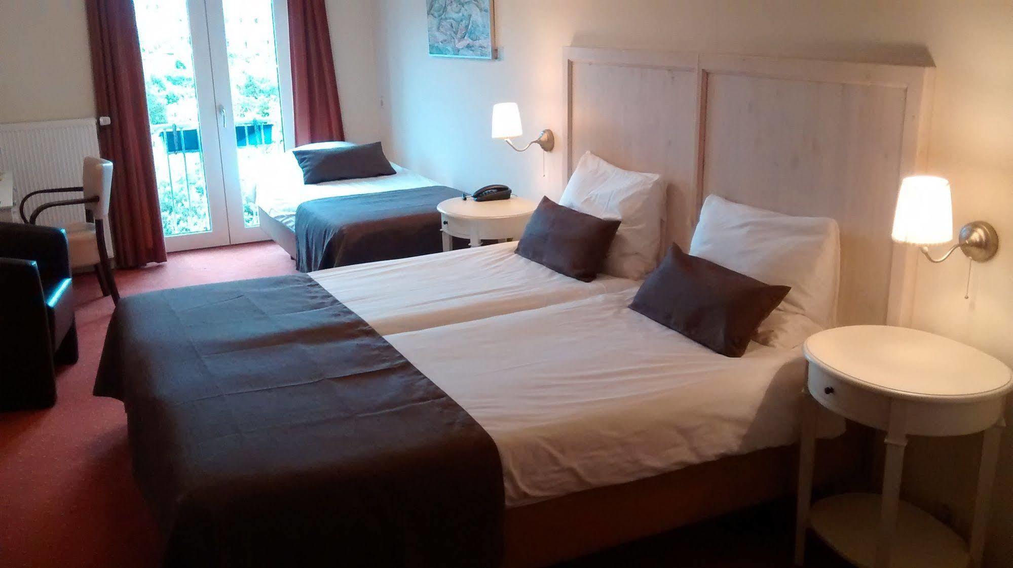 Hotel Restaurant Goerres Akkrum Екстериор снимка
